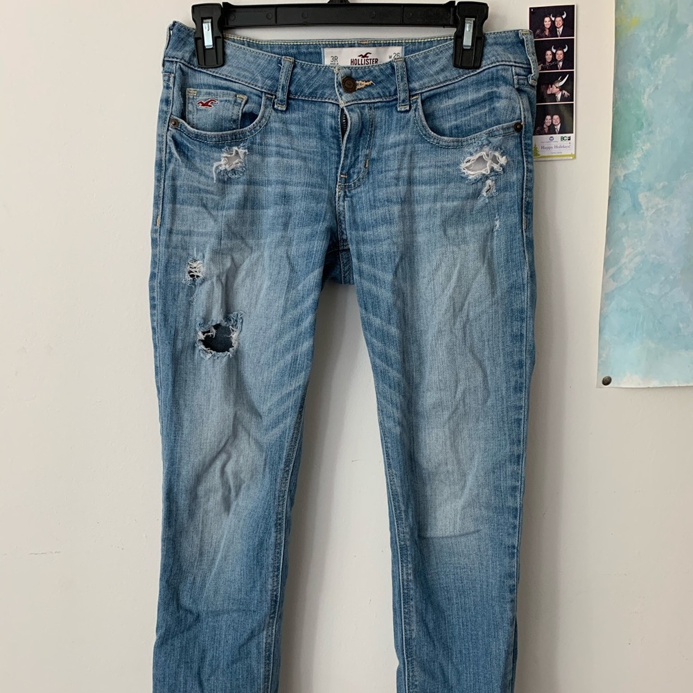 Hollister raw edge distressed Capri jeans